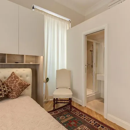 Casa Claudia Giulio Cesare 3*